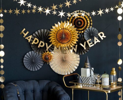 7 nye party decoration ideas garland