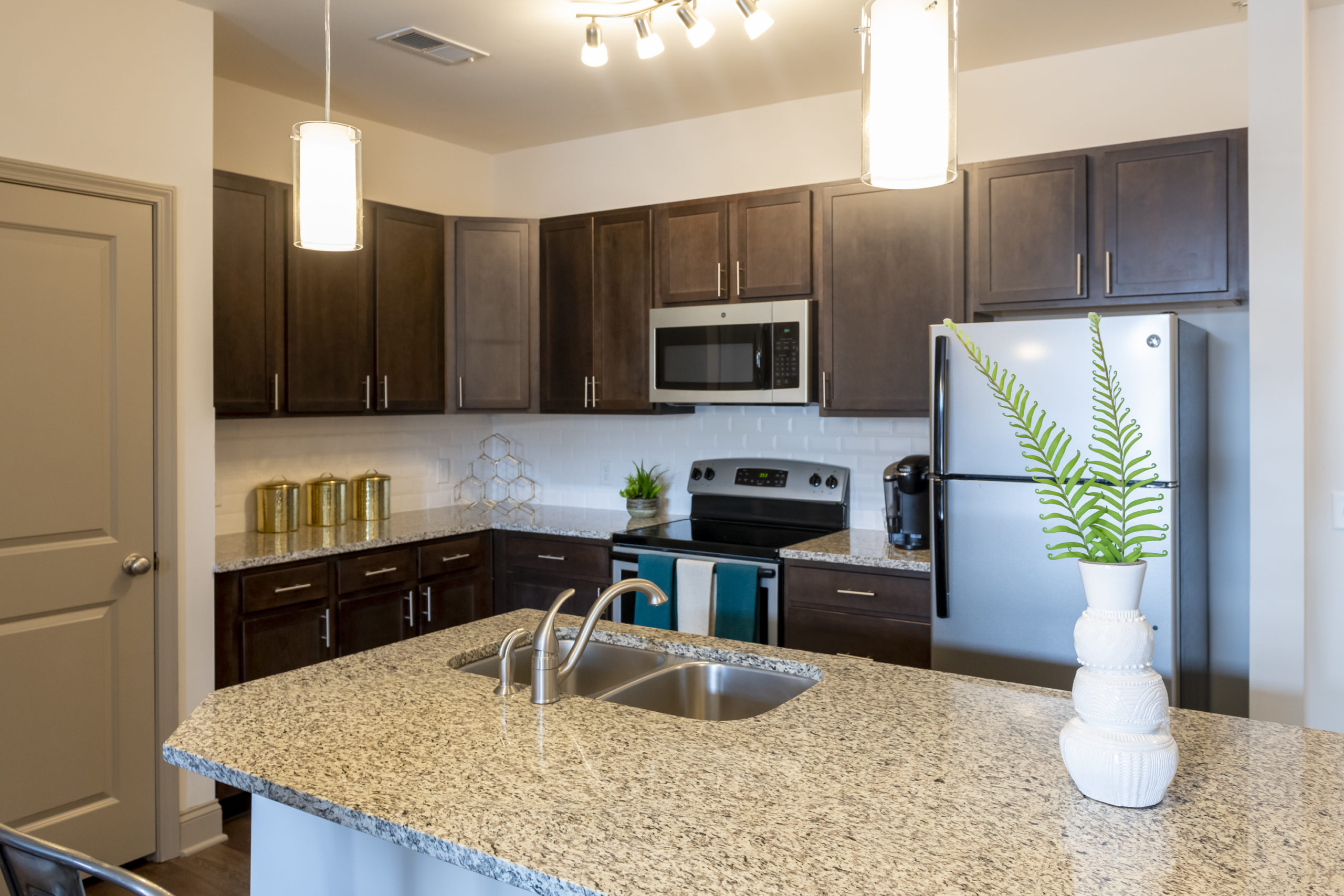 evolve-blog-refresh-your-space-clean-kitchen-fall-cleaning evolve blog refresh your space fall cleaning kitchen island