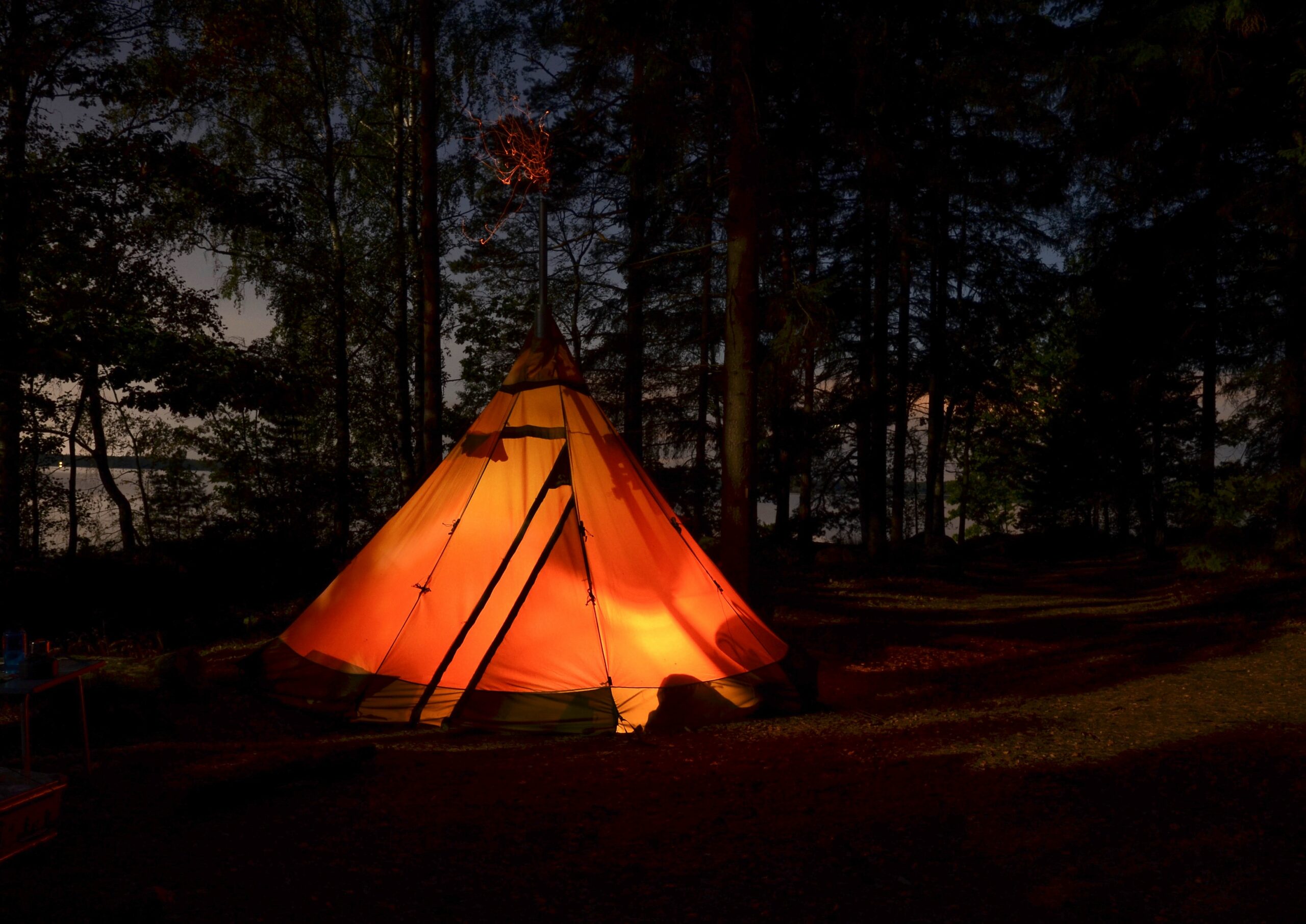 evolve-blog-indoor-camping-halloween tent flashlight indoor camping halloween evolve blog