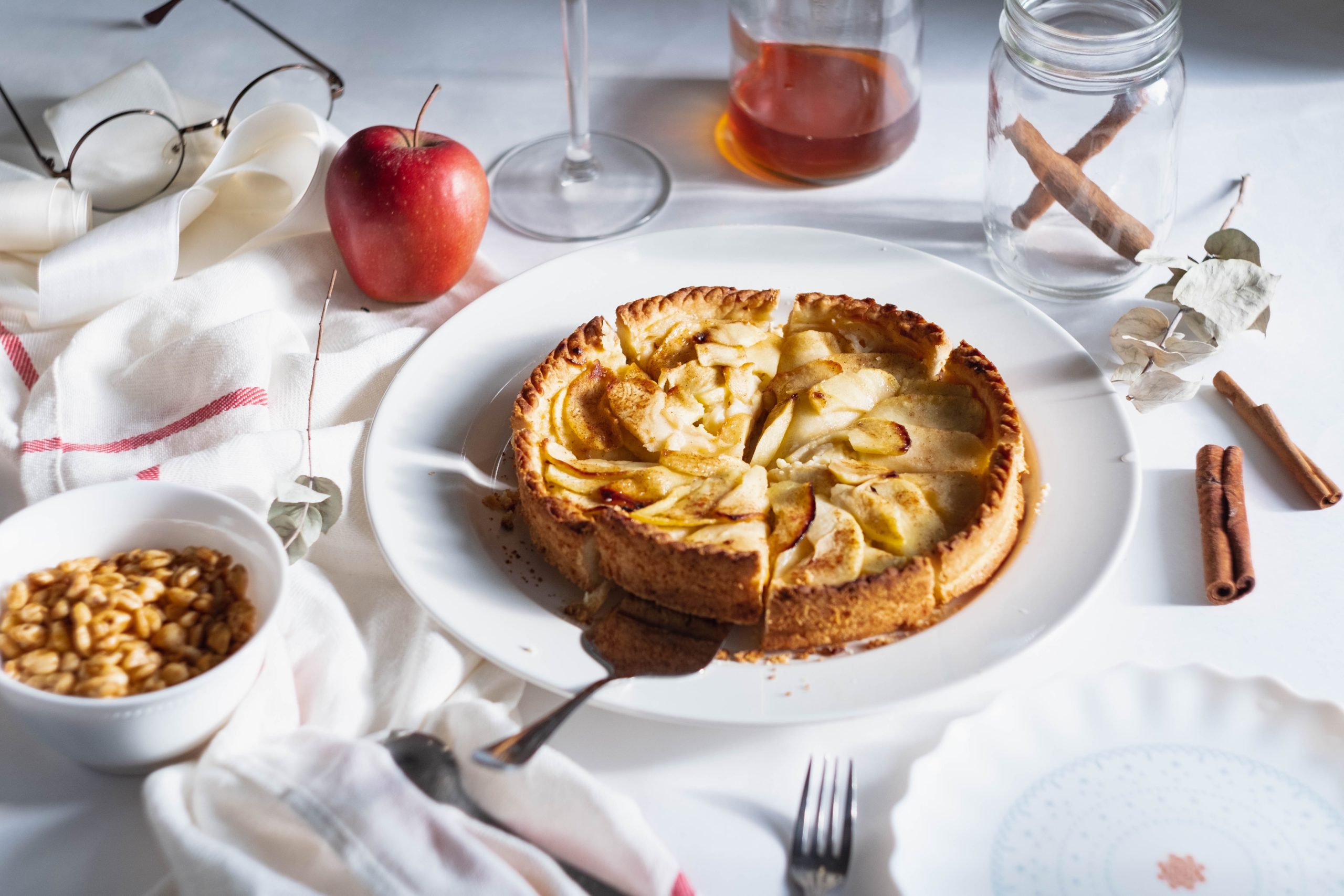 evolve blog apple pie with cinnamon sticks on table