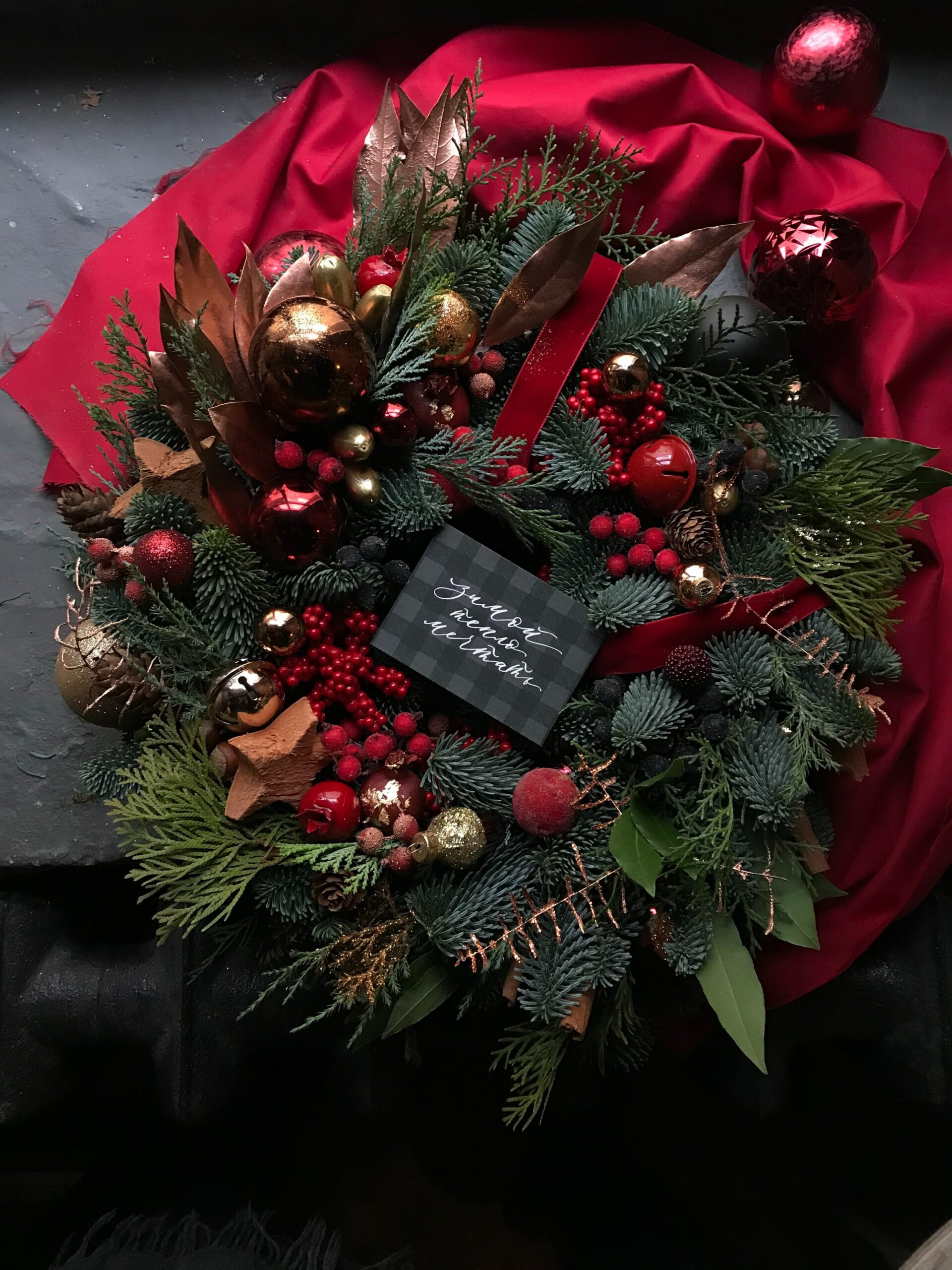 evolve-blog-traditional-wreath-festive evolve-blog-traditional-wreath-front-door