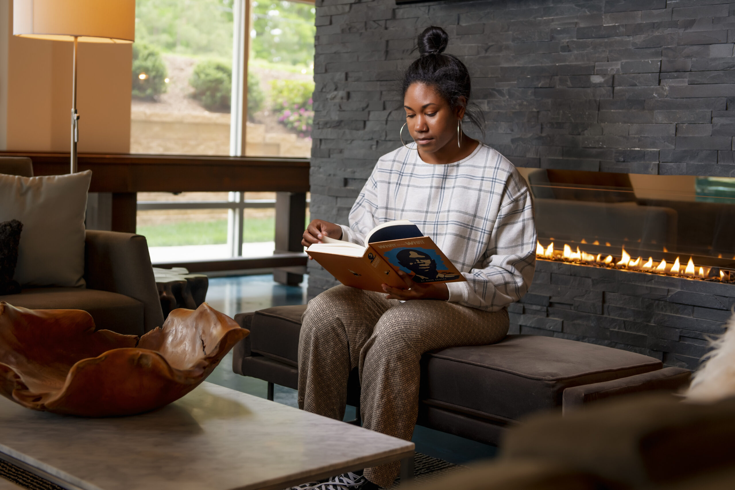 girl reading in evolve clubhouse new years resolutions