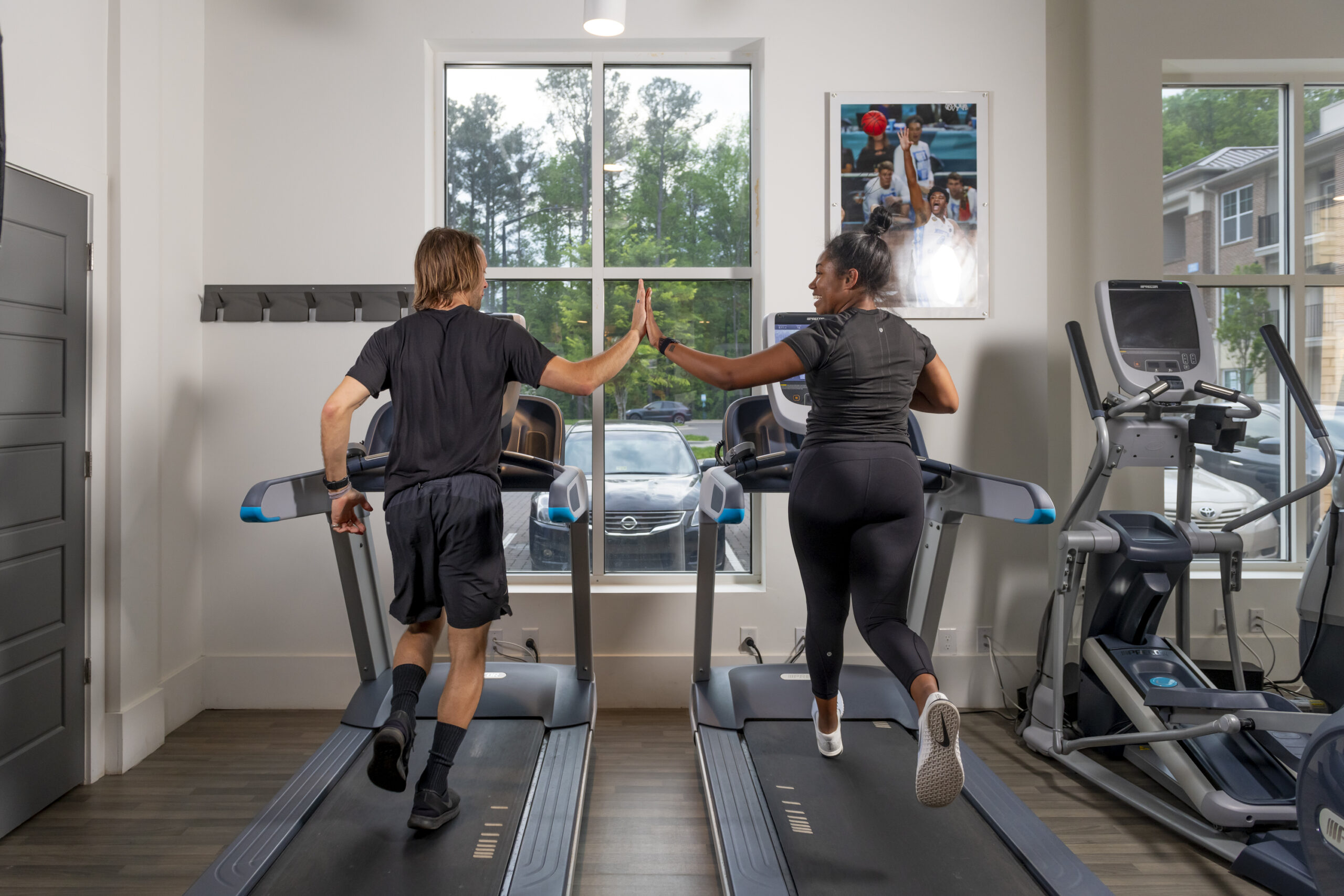 evolve blog people on treadmills new years resolutions amenities