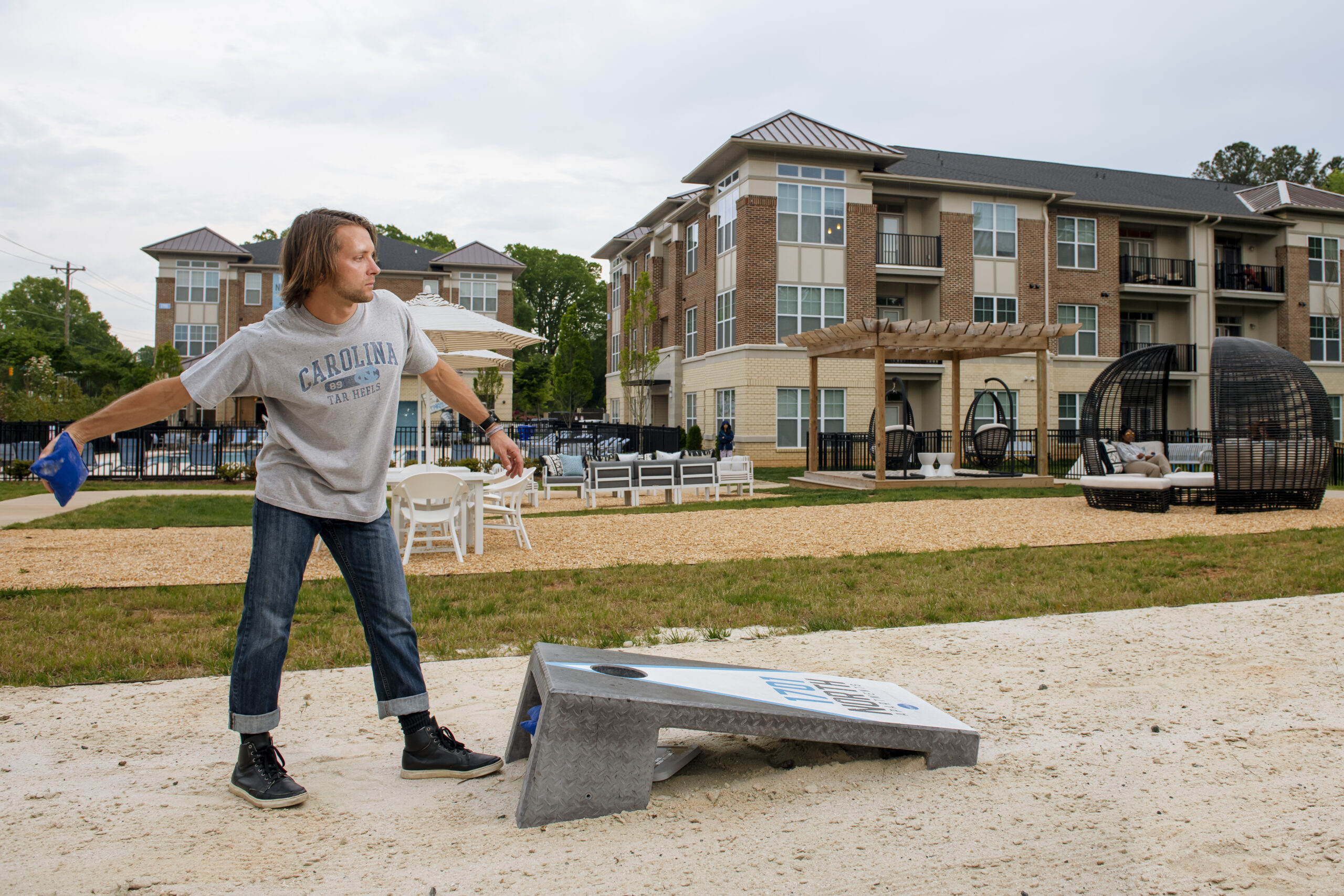 evolve blog summer outdoors guy playing cornhole