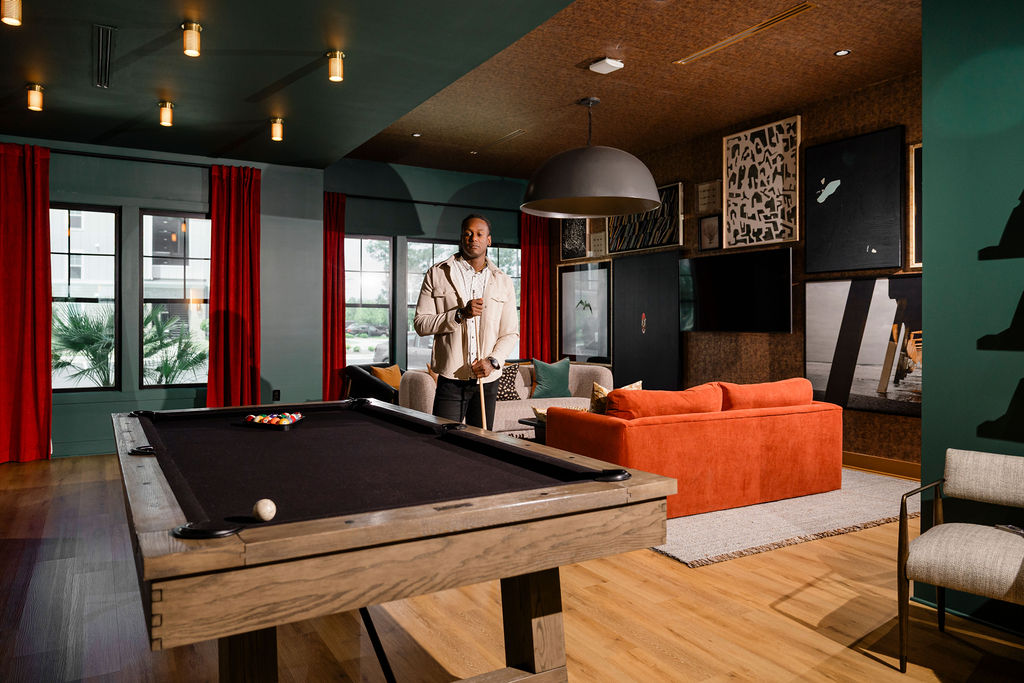 evolve-waterford-billiards playing billiards in clubhouse at Evolve Waterford