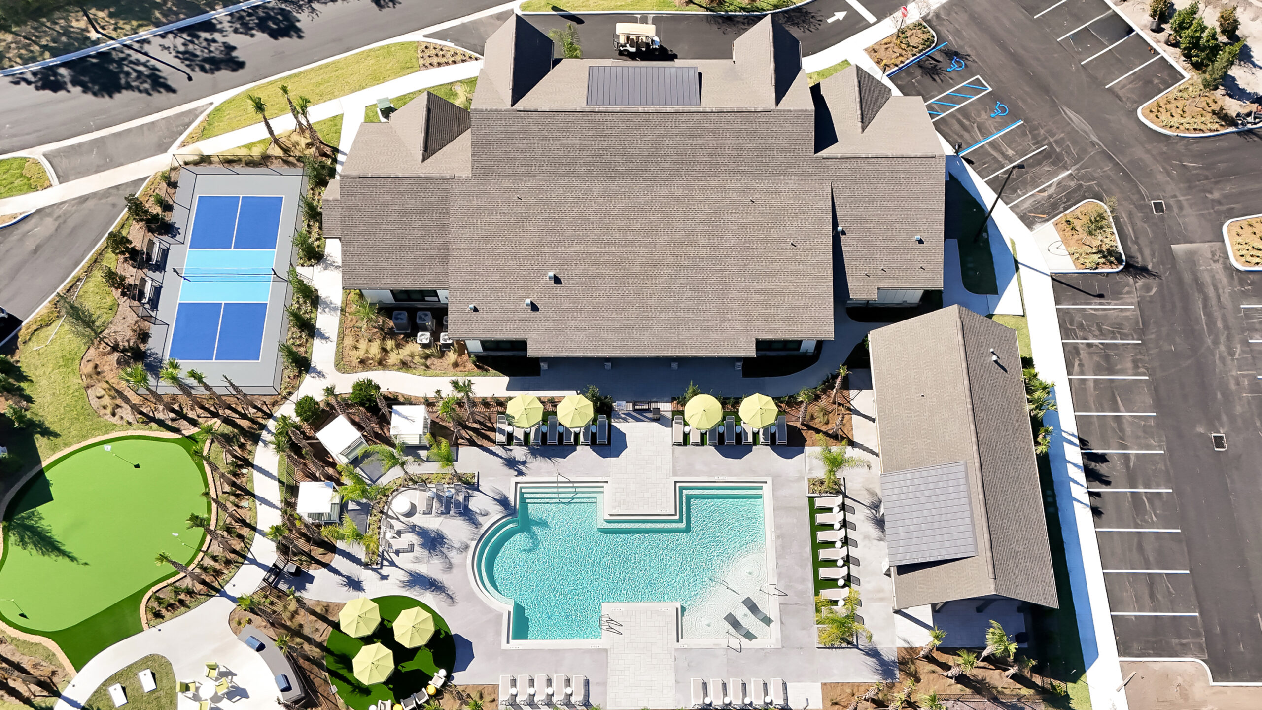 Evolve Palm Coast pool and clubhouse